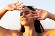 How to get a tan fast? (Image via Freepik)